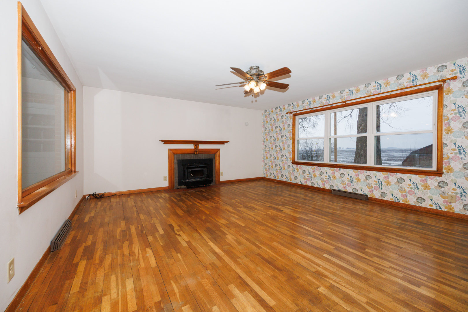 8428 N Shirlane Street, Shirley, IL 61772