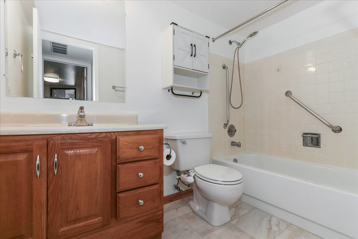 1890 Pebble Beach Circle, Elk Grove Village, IL 60007