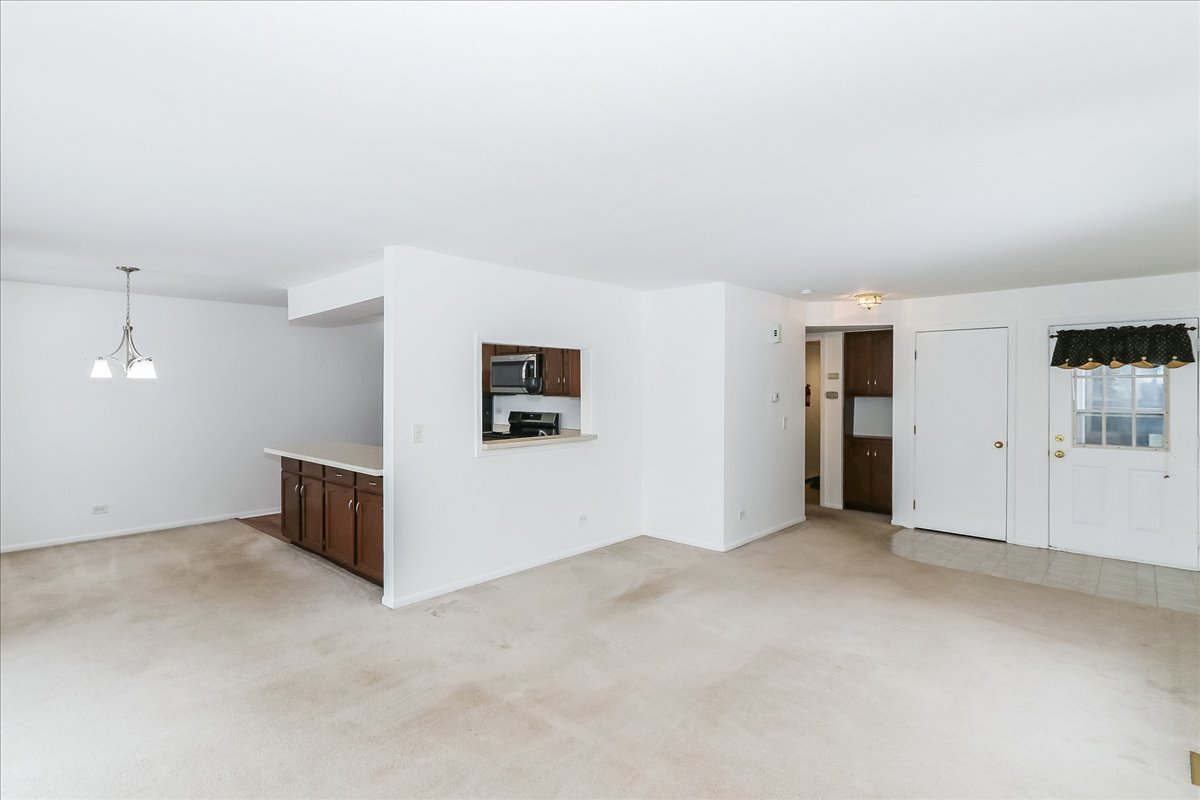 1890 Pebble Beach Circle, Elk Grove Village, IL 60007