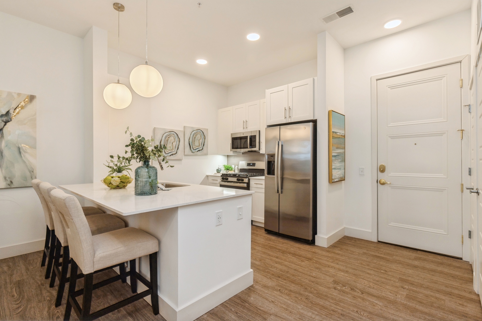 555 Lakeview Parkway #002, Vernon Hills, IL 60061