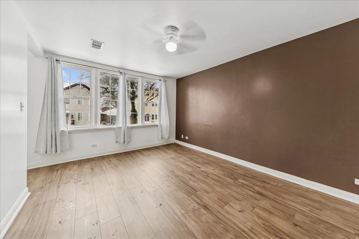 617 W 43rd Place, Chicago, IL 60609