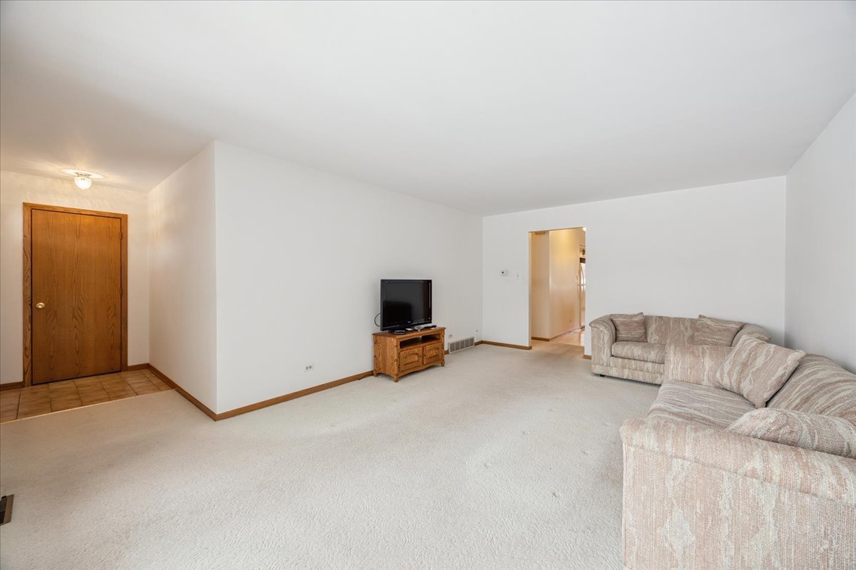 8307 S 77th Court, Bridgeview, IL 60455