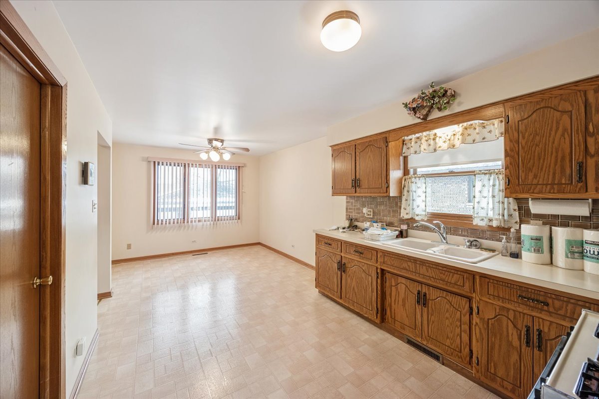 8307 S 77th Court, Bridgeview, IL 60455