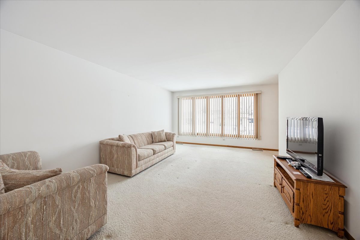 8307 S 77th Court, Bridgeview, IL 60455