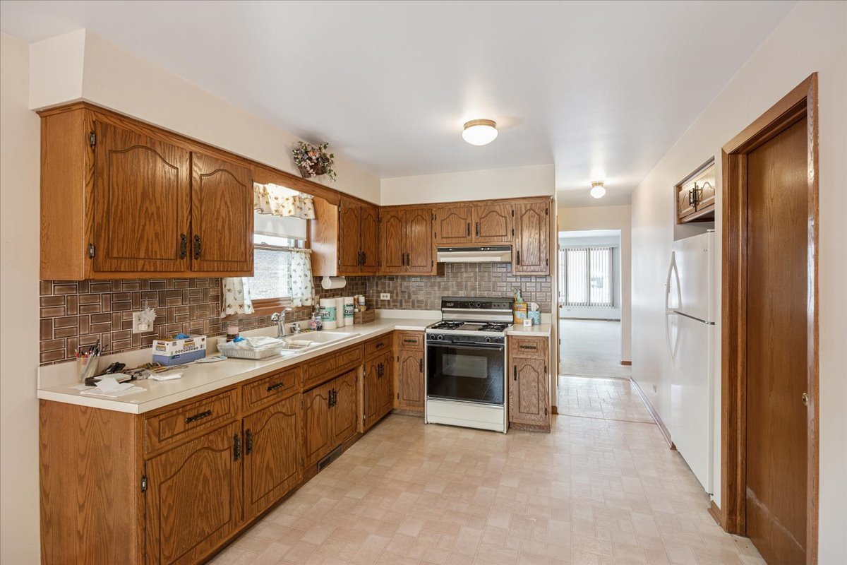 8307 S 77th Court, Bridgeview, IL 60455