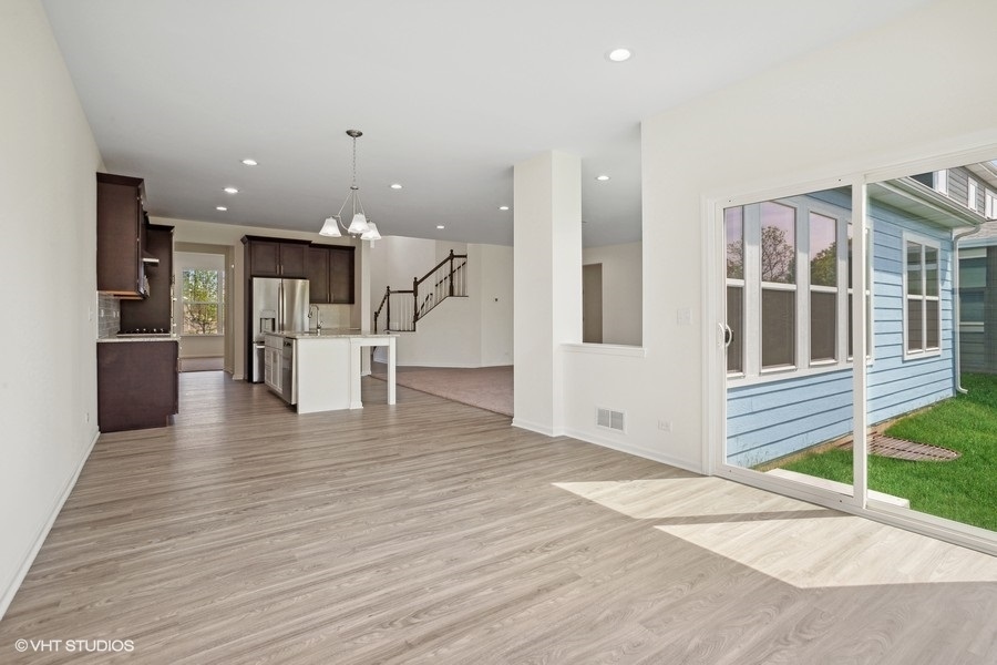 239 Stonington Drive, Bloomingdale, IL 60108