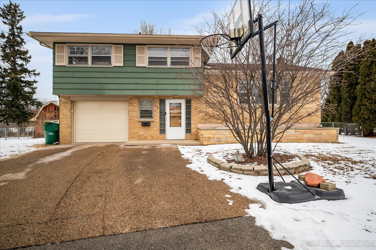 921 Birchwood Drive, Sycamore, IL 60178