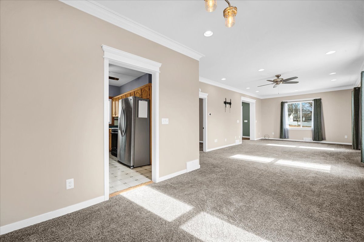 606 S MAIN Street, Eureka, IL 61530