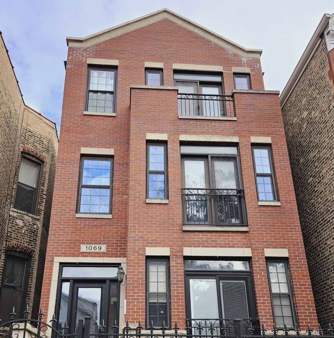 1069 N Marshfield Avenue #2, Chicago, IL 60622