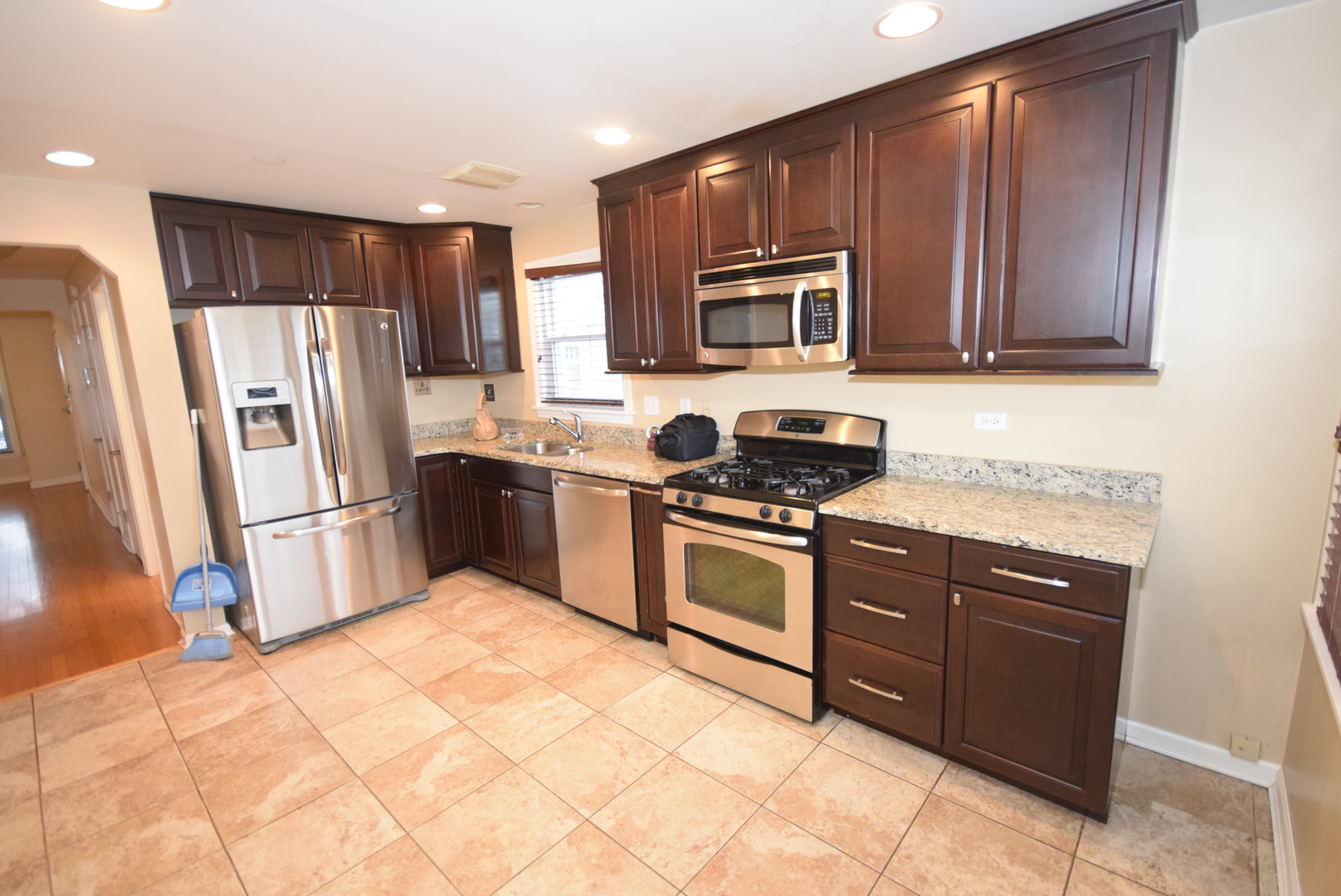 5551 S Mason Avenue #1, Chicago, IL 60638