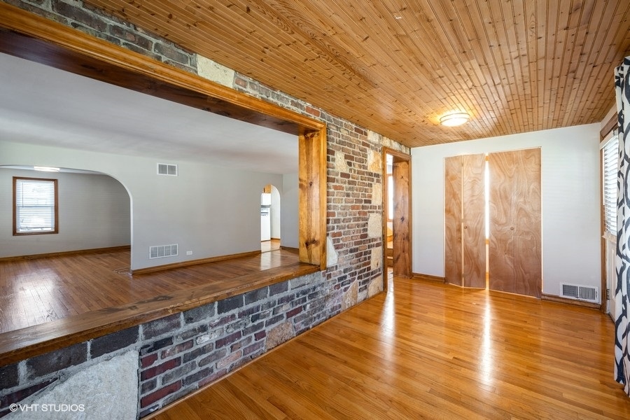 115 E Naperville Road, Westmont, IL 60559