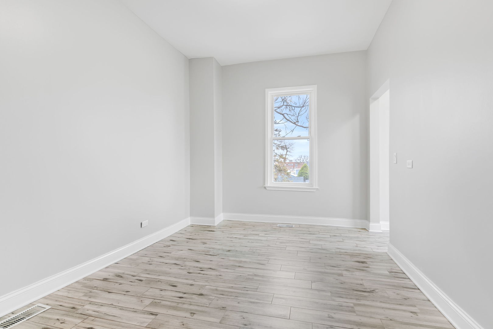 605 Grove Street, Aurora, IL 60505