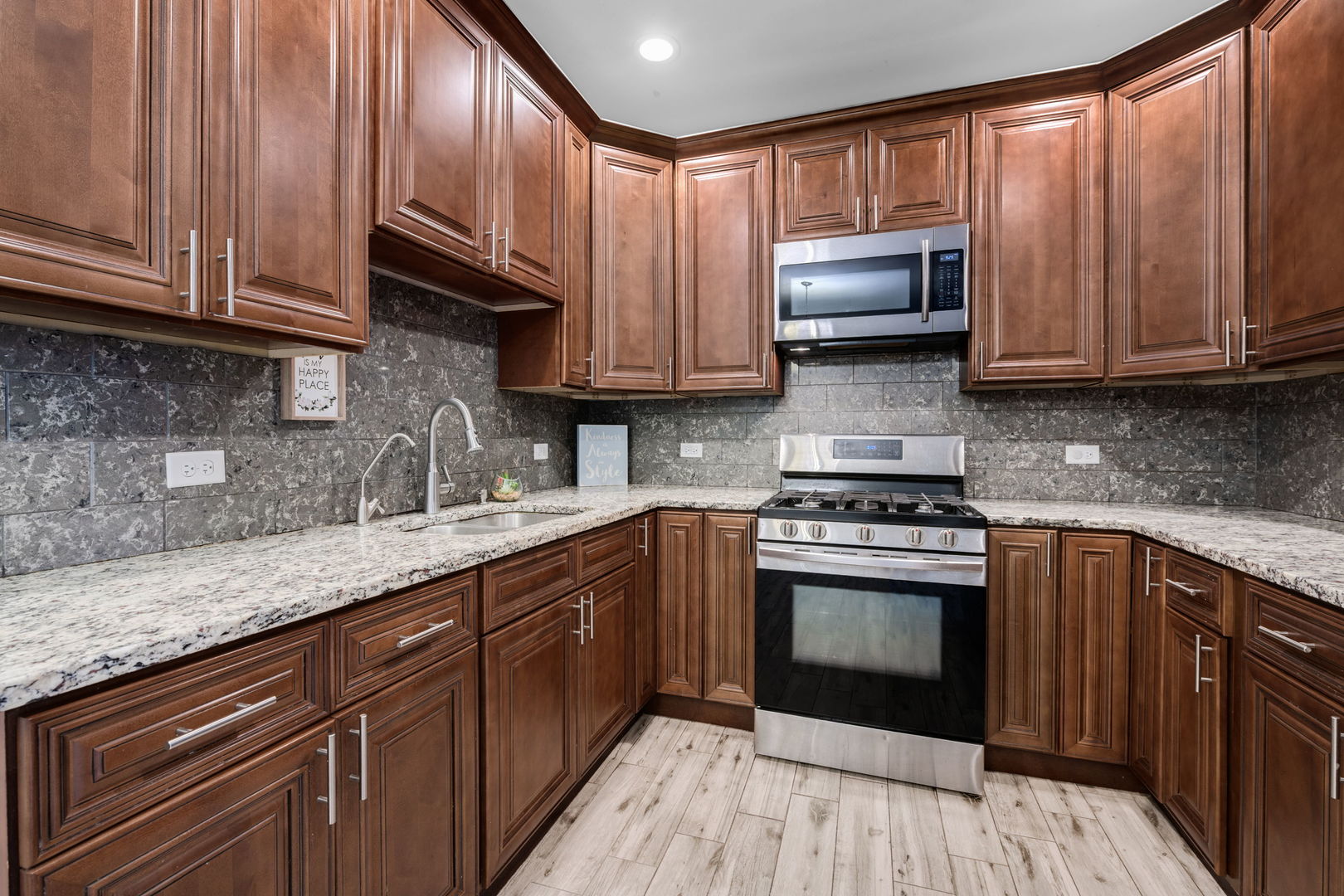 605 Grove Street, Aurora, IL 60505