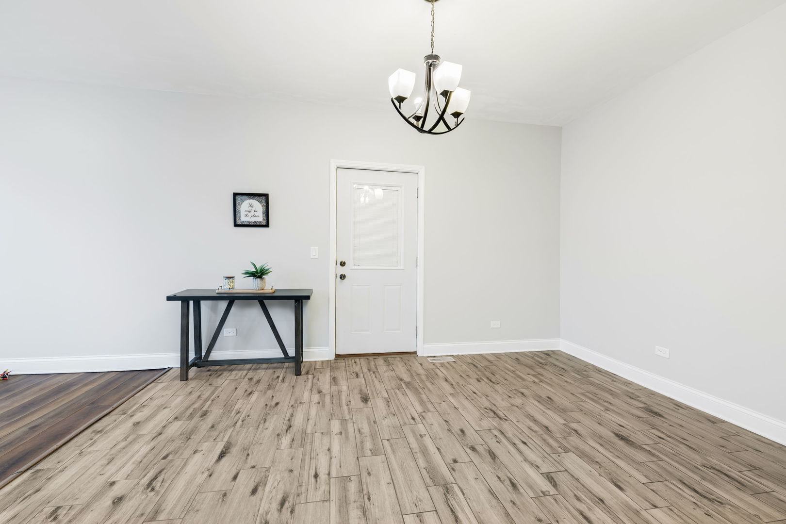 605 Grove Street, Aurora, IL 60505