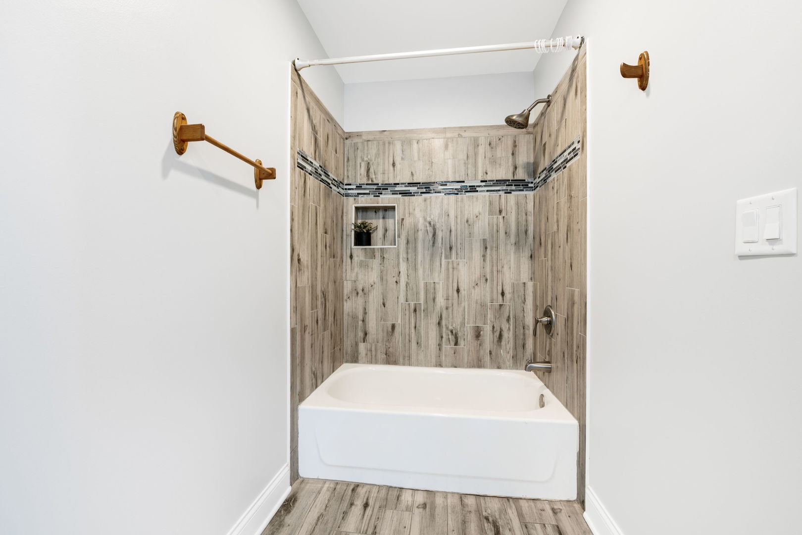 605 Grove Street, Aurora, IL 60505