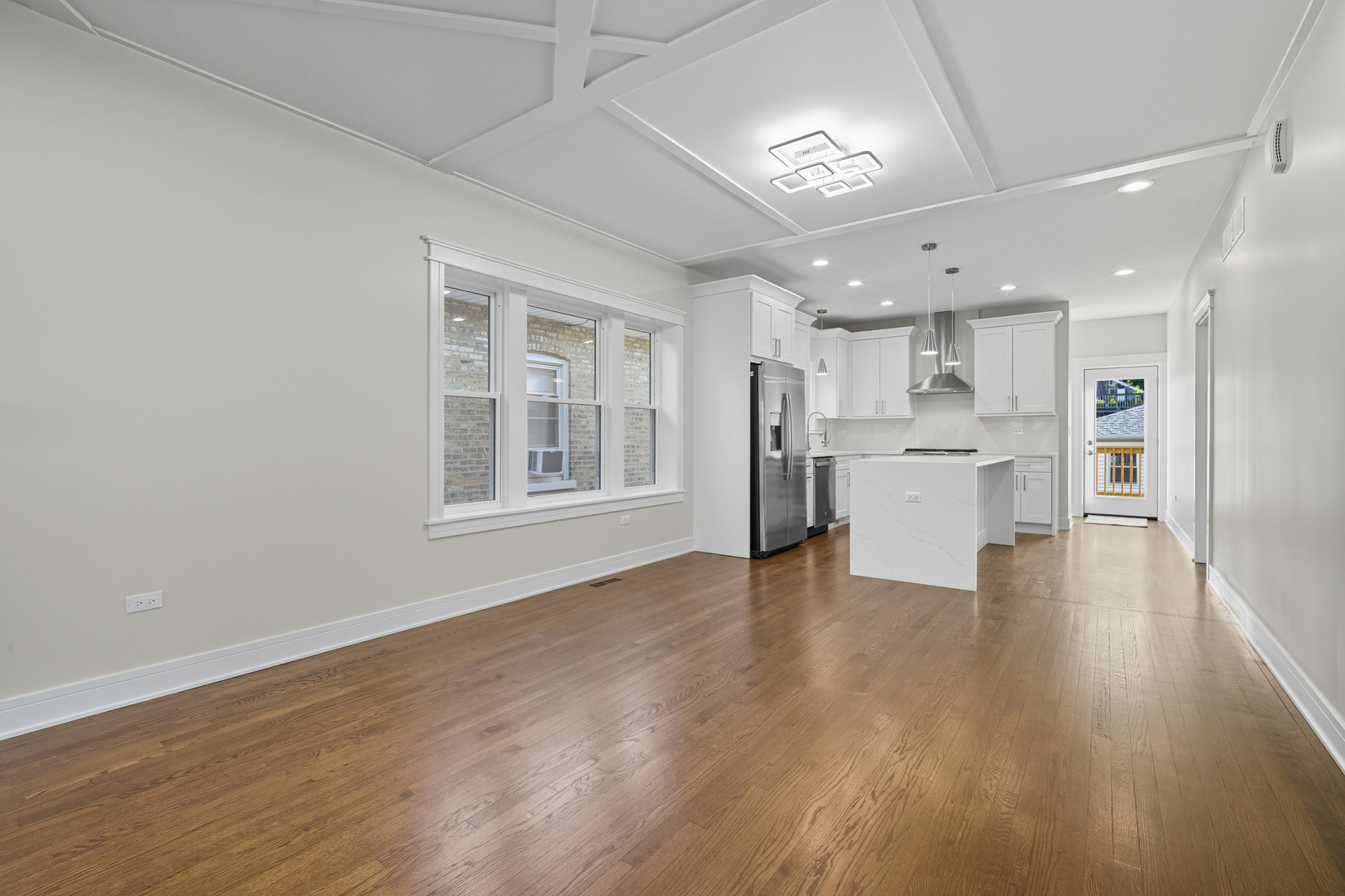 6109 W Berenice Avenue, Chicago, IL 60634