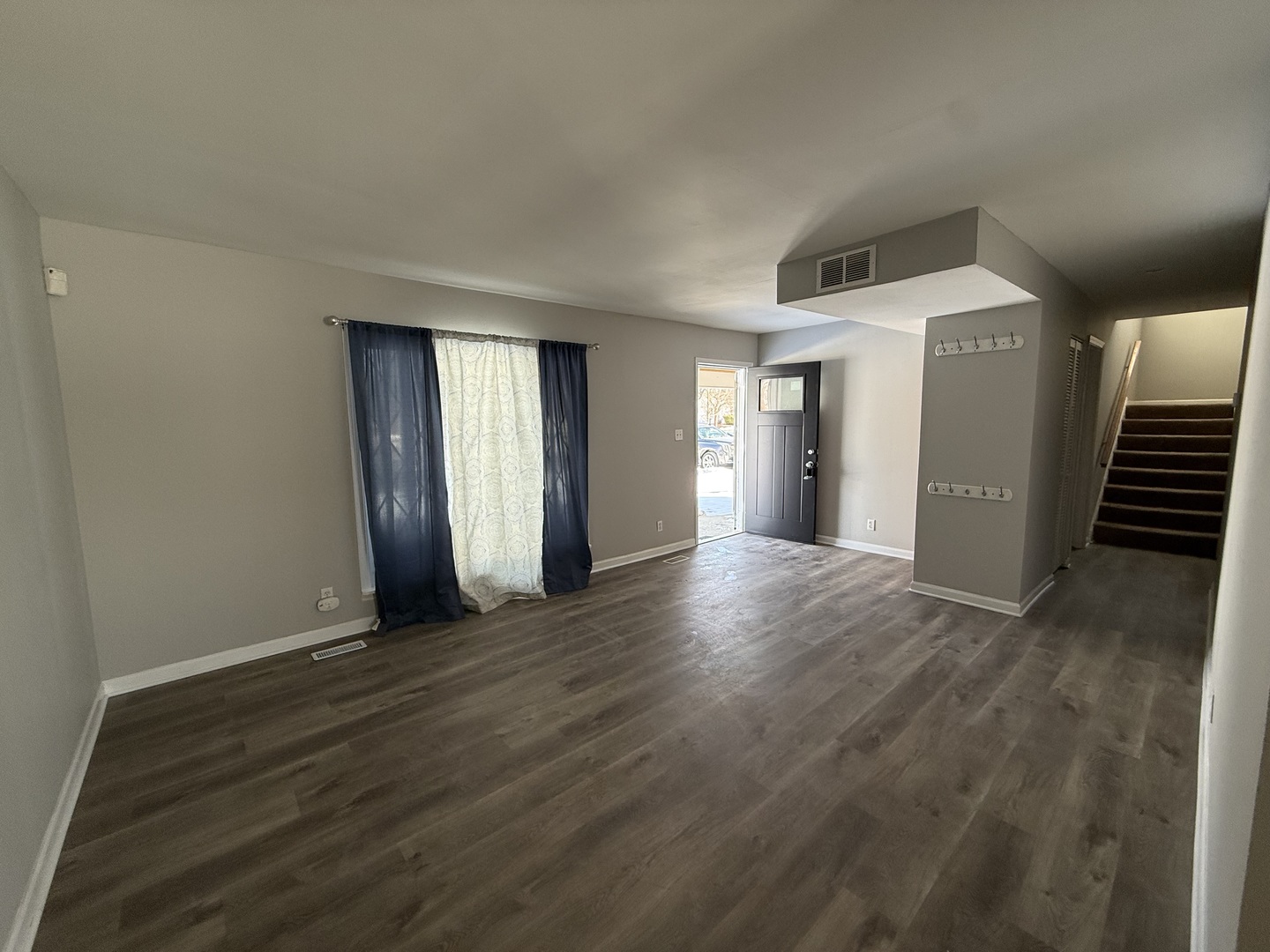 719 Surrey Drive, Streamwood, IL 60107