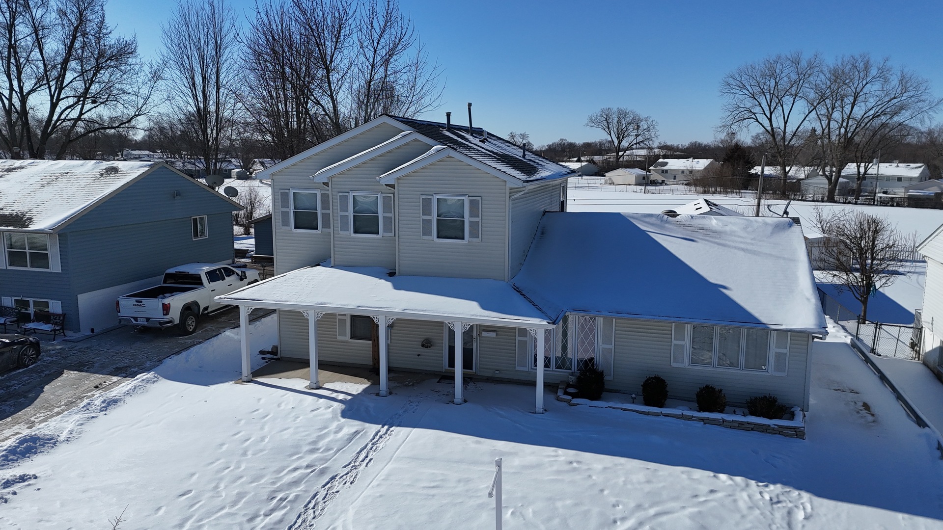 719 Surrey Drive, Streamwood, IL 60107