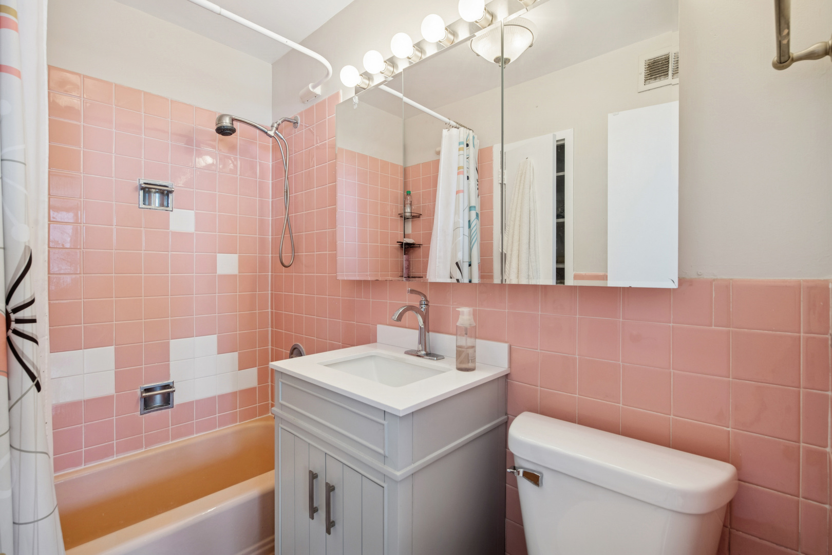 6301 N Sheridan Road #14E, Chicago, IL 60660