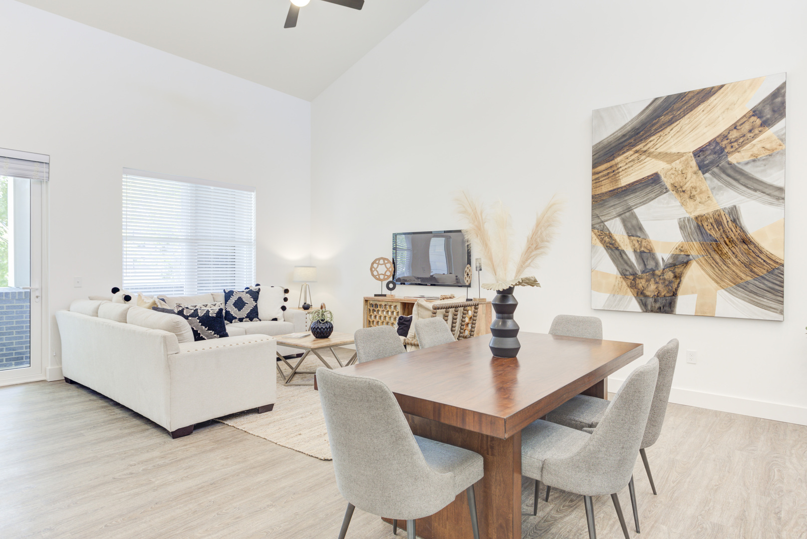 555 Lakeview Parkway, Vernon Hills, IL 60061