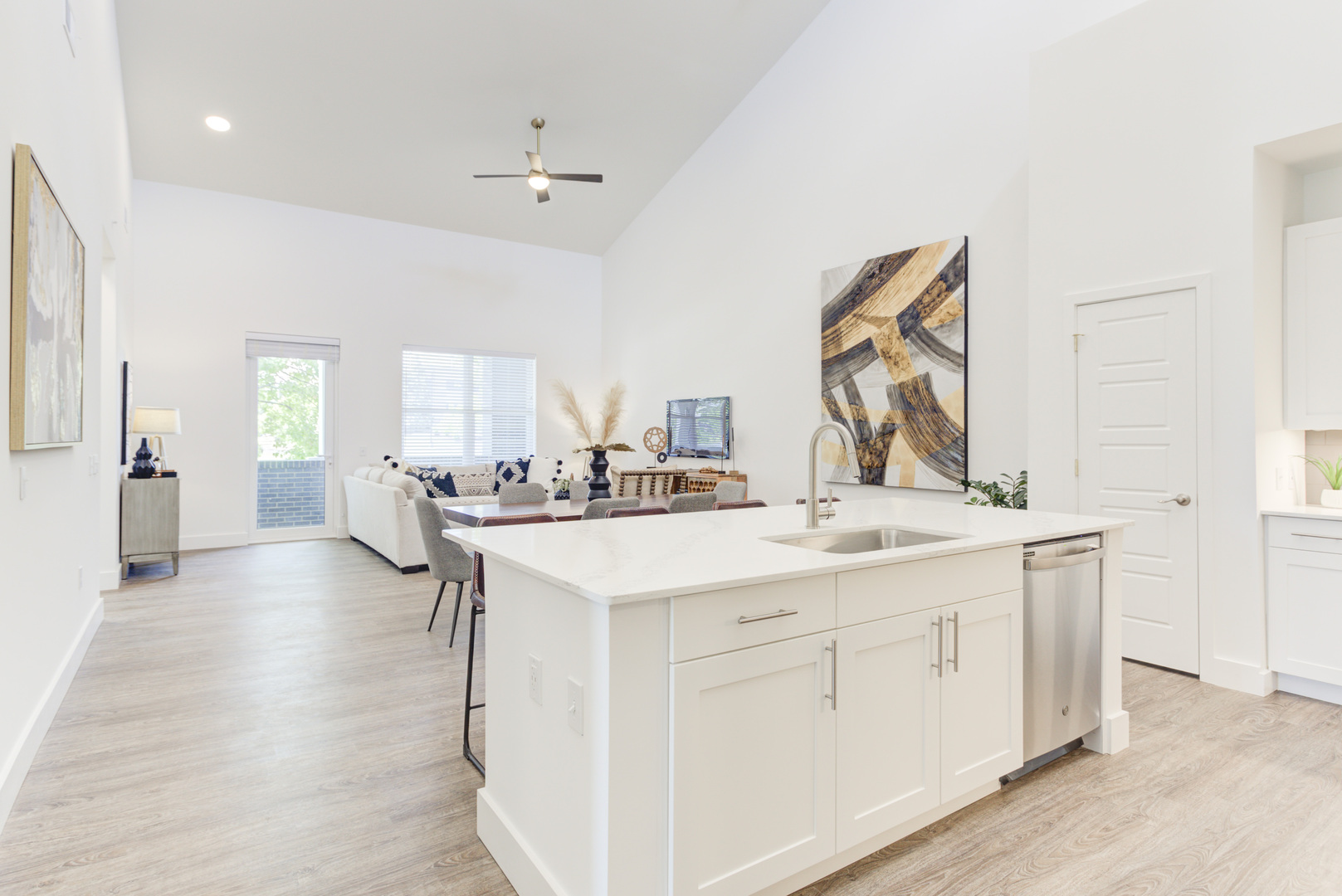 555 Lakeview Parkway, Vernon Hills, IL 60061