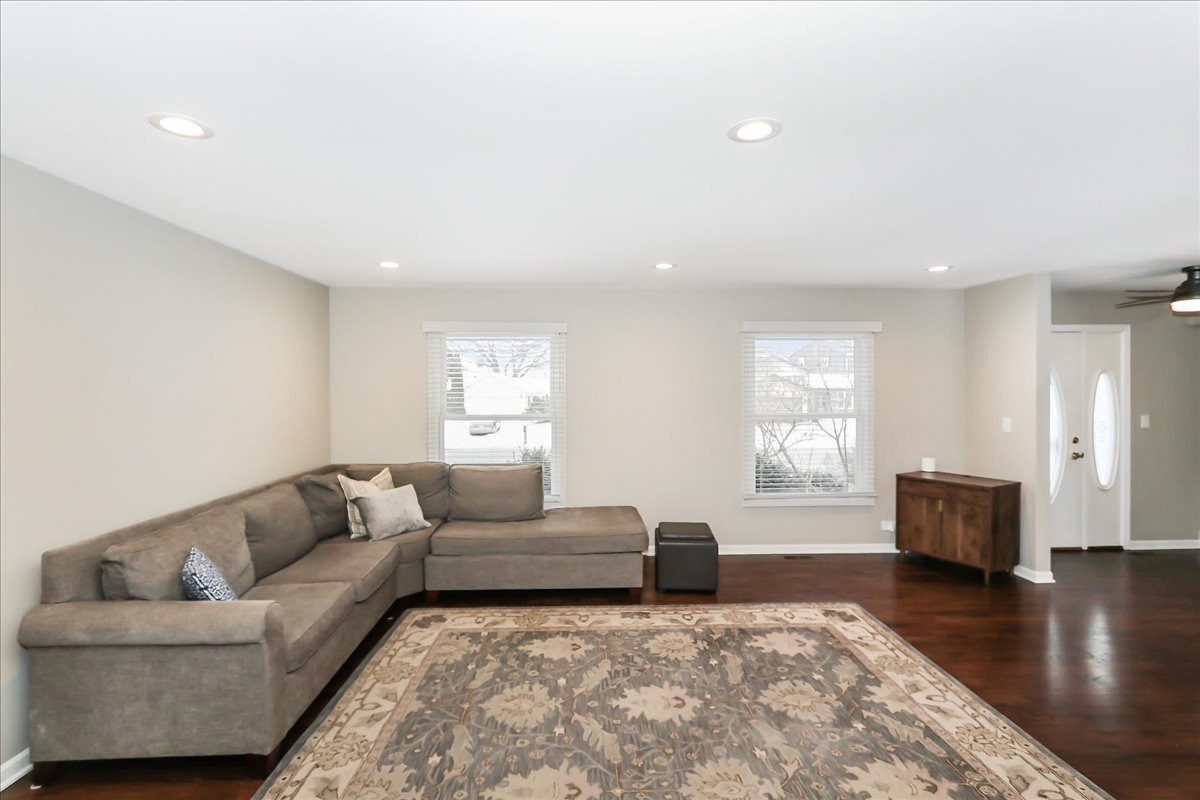 800 Windemere Lane, Lake Zurich, IL 60047