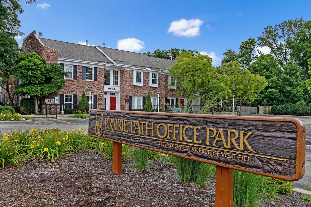 610 W Roosevelt Road #D2, Wheaton, IL 60187