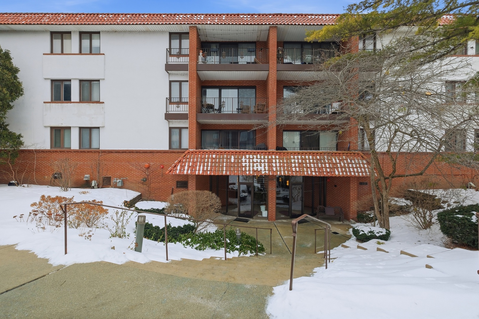 2046 Saint Johns Avenue #3E, Highland Park, IL 60035