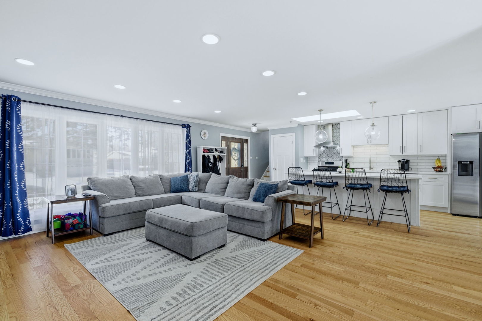 15113 Willow Lane, Oak Forest, IL 60452