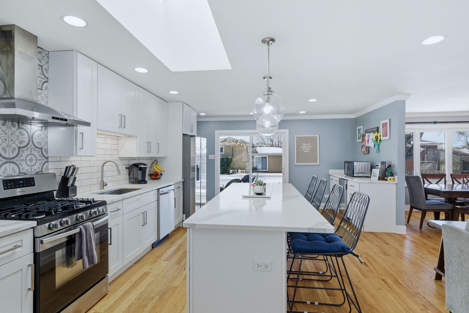 15113 Willow Lane, Oak Forest, IL 60452