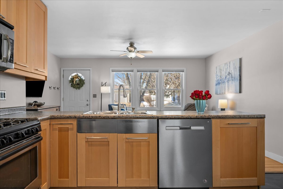 111 Ridge Lane, Geneva, IL 60134