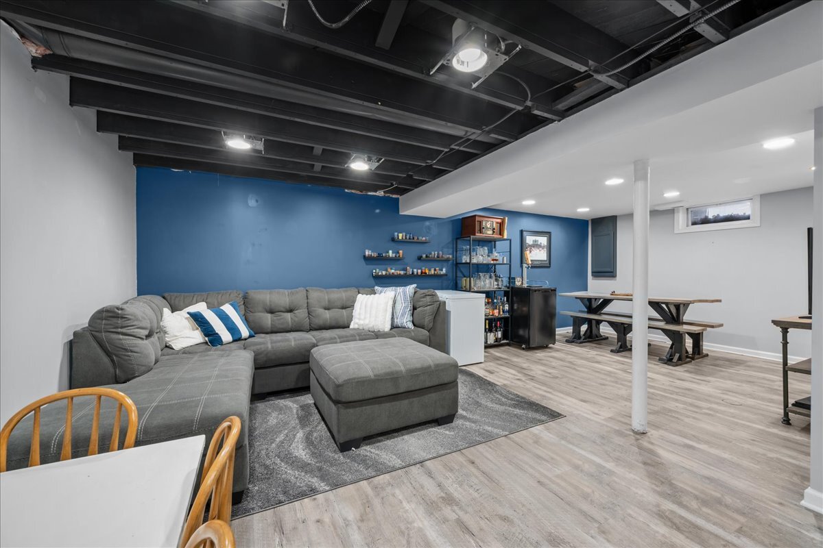 111 Ridge Lane, Geneva, IL 60134