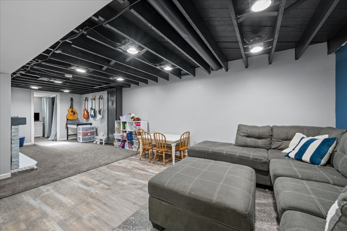 111 Ridge Lane, Geneva, IL 60134