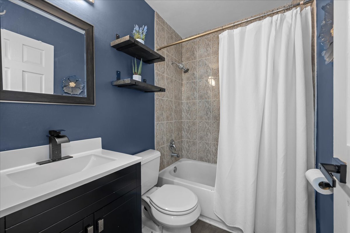 111 Ridge Lane, Geneva, IL 60134