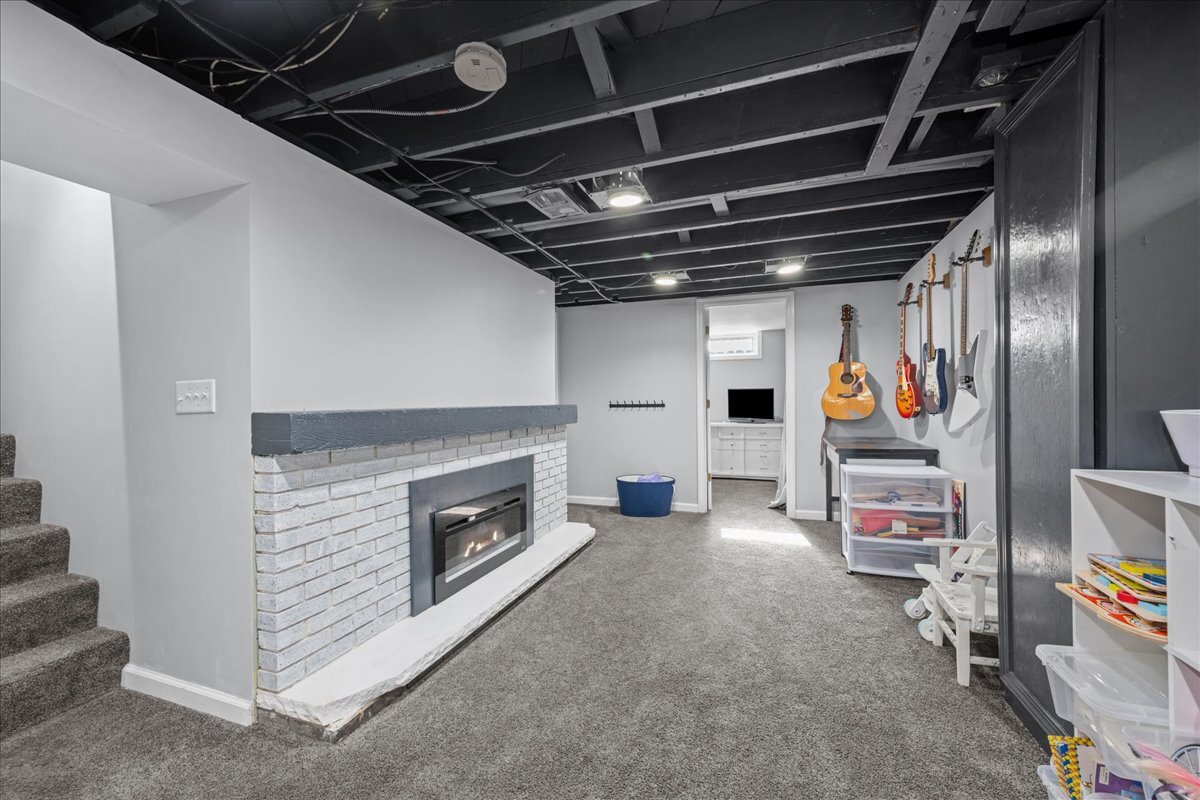 111 Ridge Lane, Geneva, IL 60134