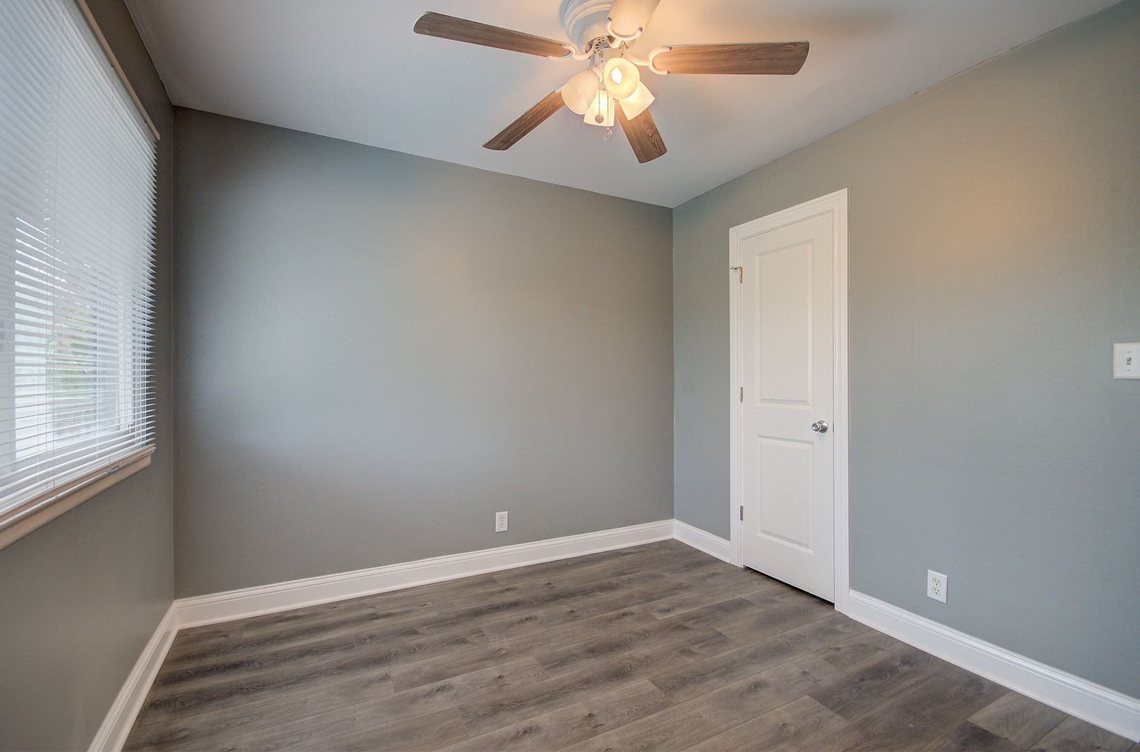 2302 Carnation Drive #317C, Crest Hill, IL 60403