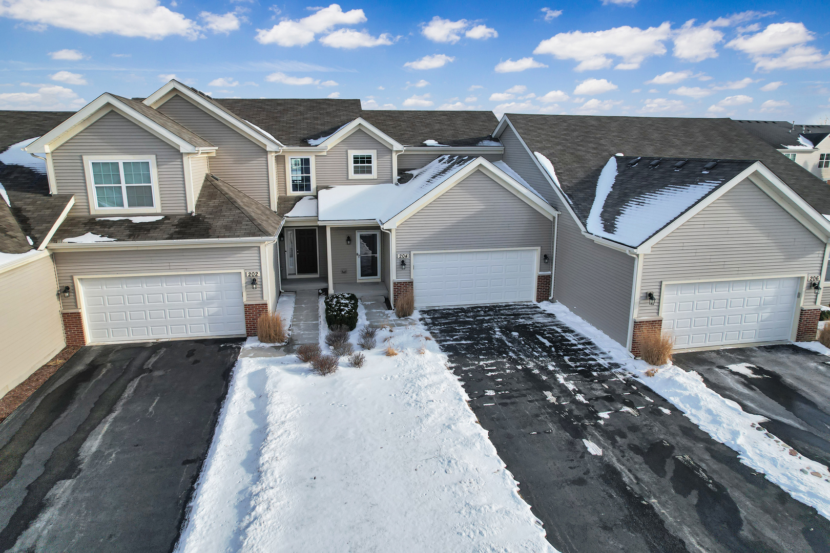 204 Dorset Avenue, Oswego, IL 60543