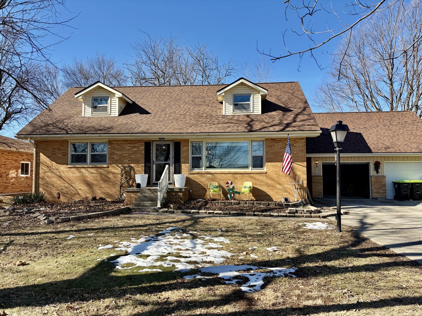 210 S East Street, Moweaqua, IL 62550