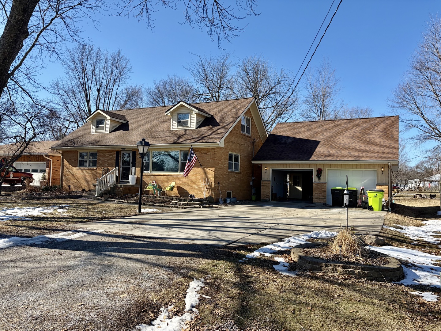 210 S East Street, Moweaqua, IL 62550