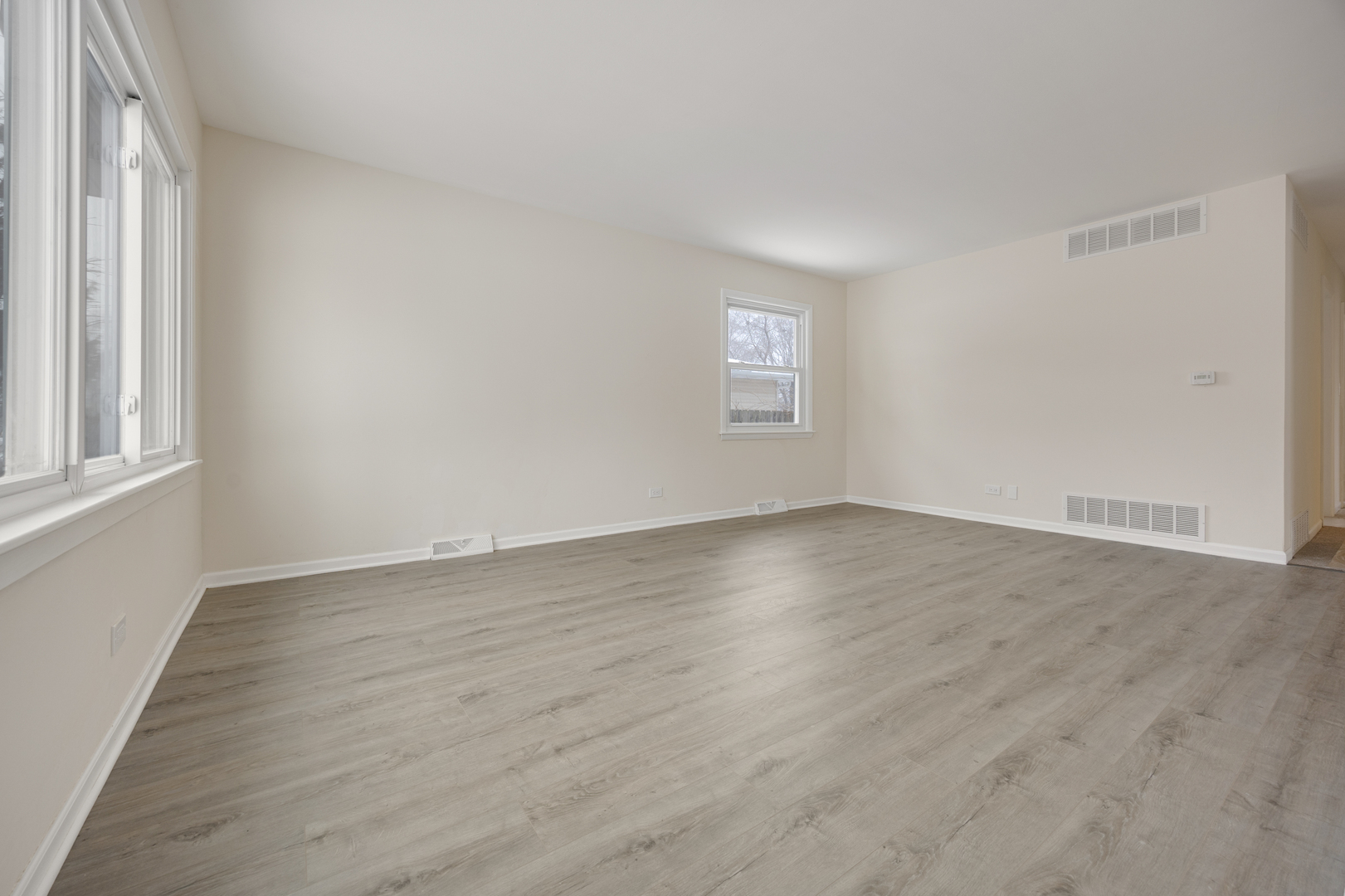 219 N Ridgemoor Avenue, Mundelein, IL 60060