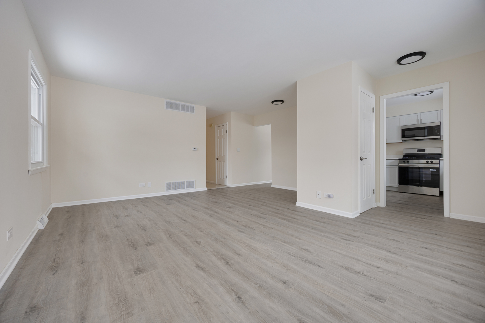 219 N Ridgemoor Avenue, Mundelein, IL 60060