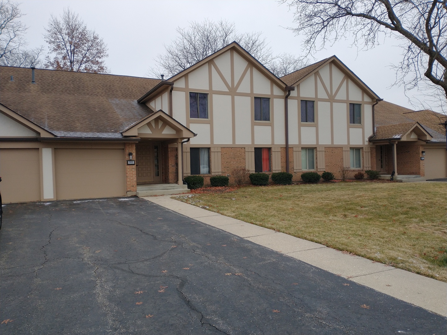 905 Surrey Drive #2B, Schaumburg, IL 60193