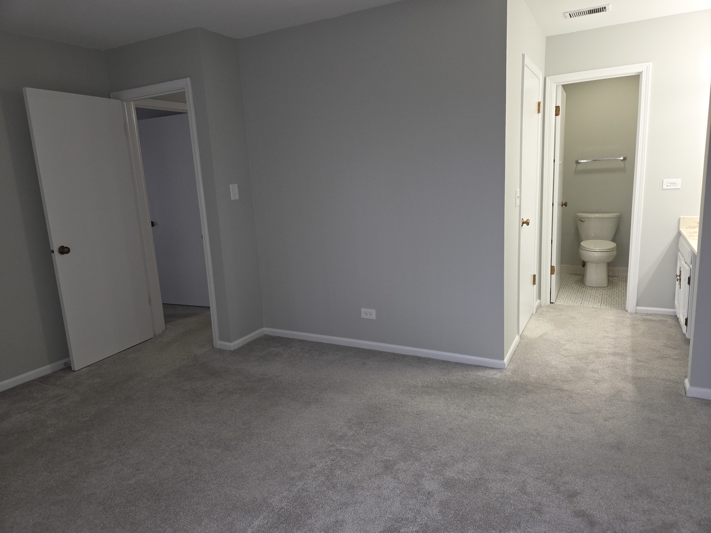 905 Surrey Drive #2B, Schaumburg, IL 60193