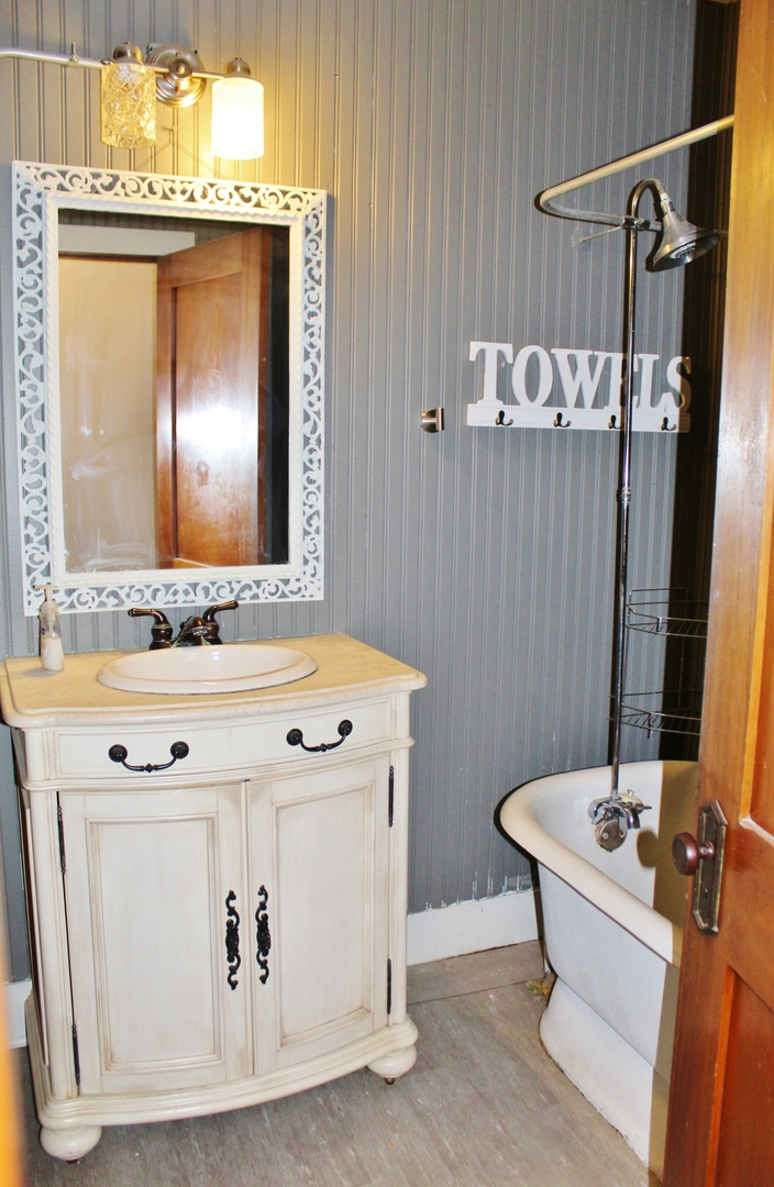 404-1/2 Liberty Street #UPSTAIRS, Morris, IL 60450