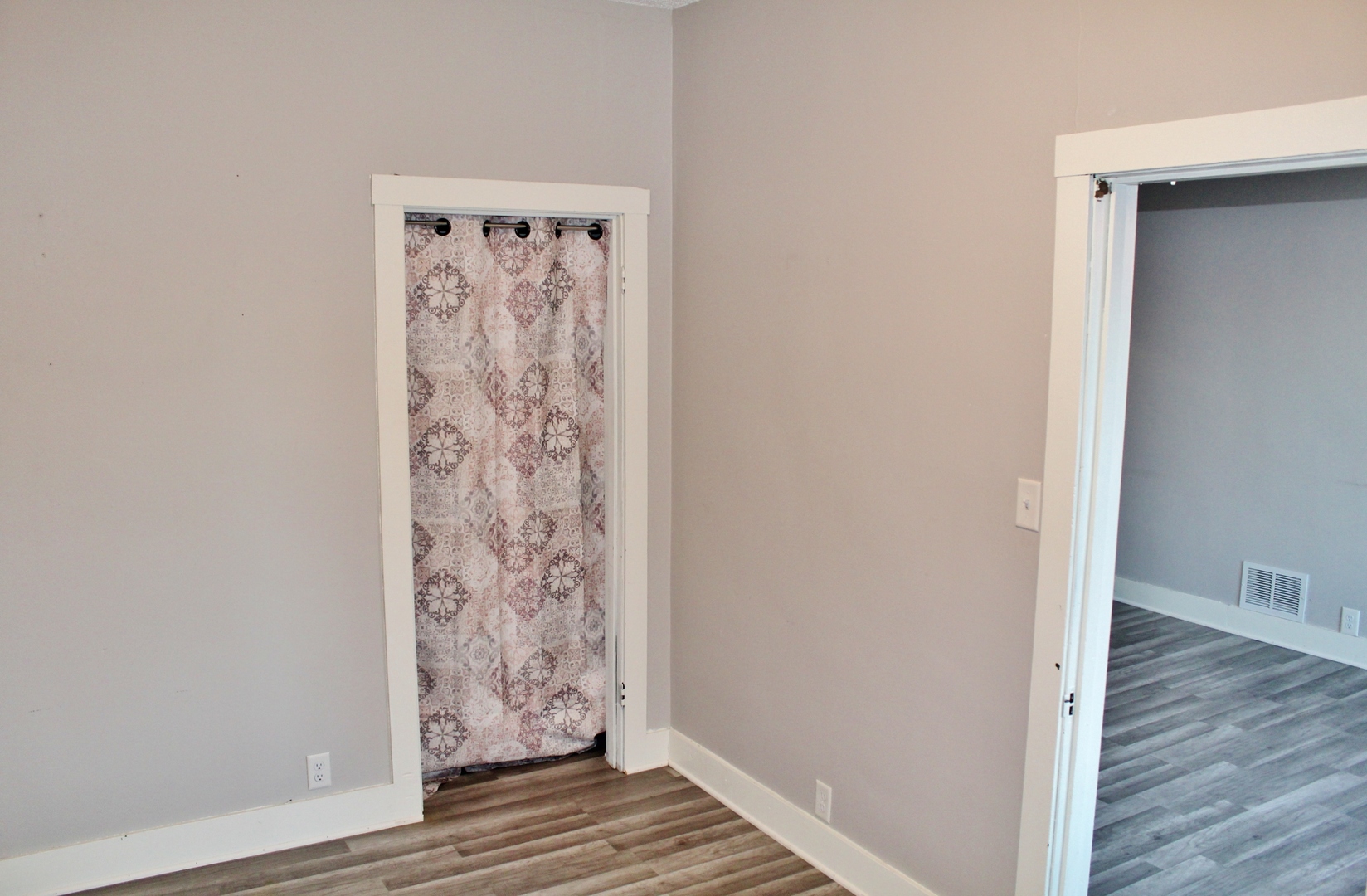 404-1/2 Liberty Street #UPSTAIRS, Morris, IL 60450