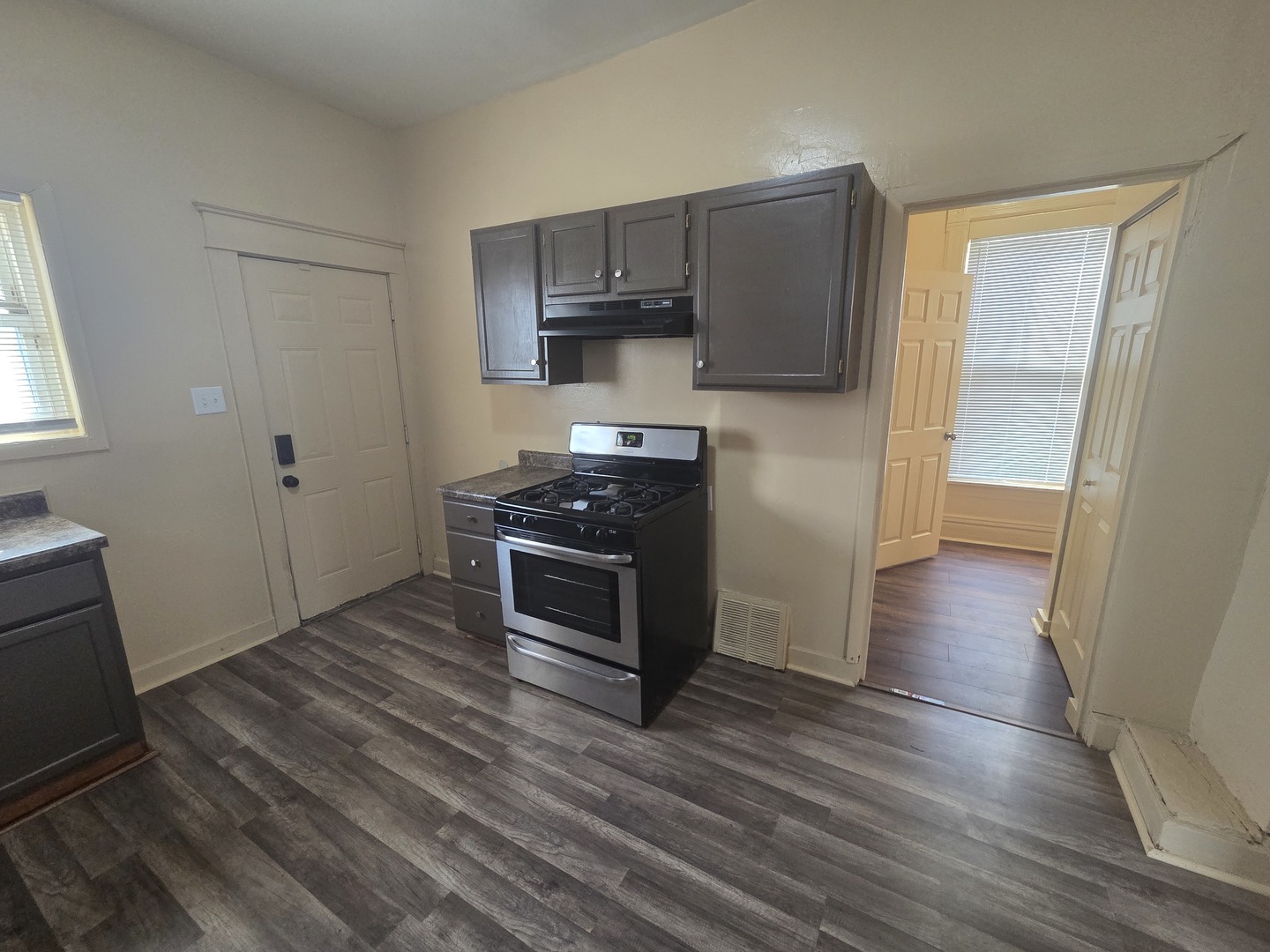 4835 W Congress Parkway, Chicago, IL 60644