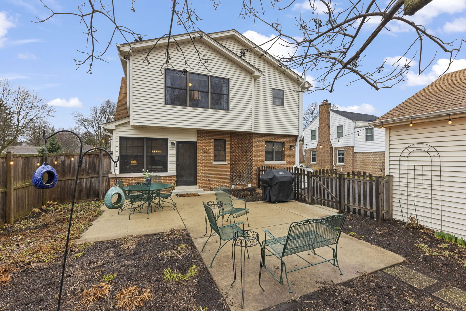 909 S Wheaton Avenue, Wheaton, IL 60189