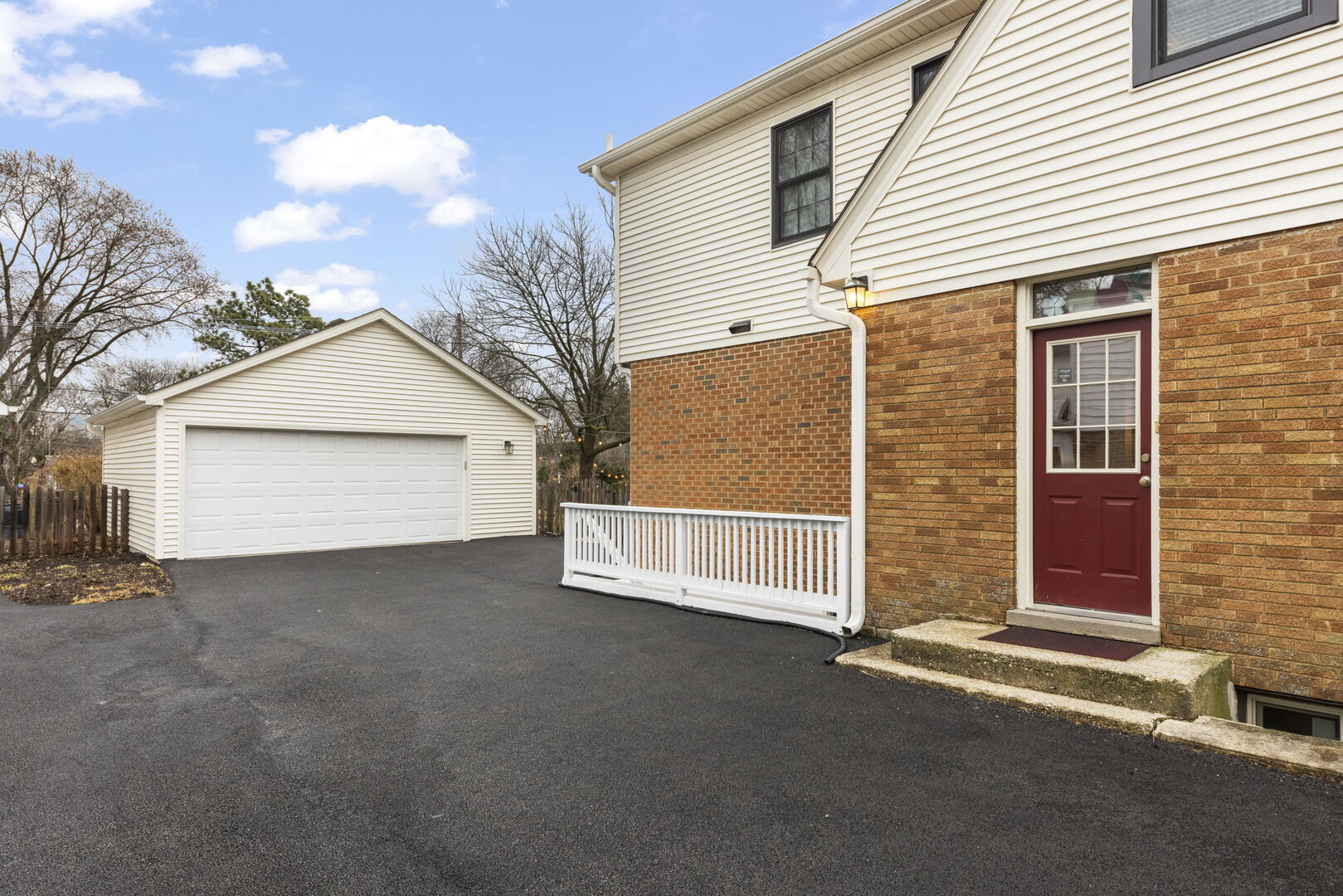 909 S Wheaton Avenue, Wheaton, IL 60189