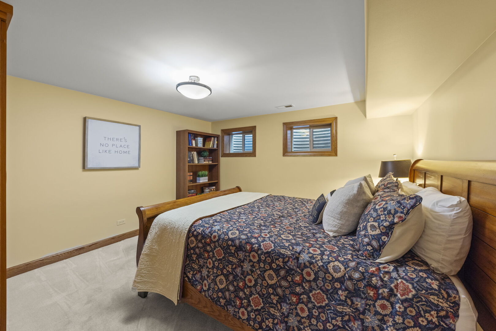 909 S Wheaton Avenue, Wheaton, IL 60189