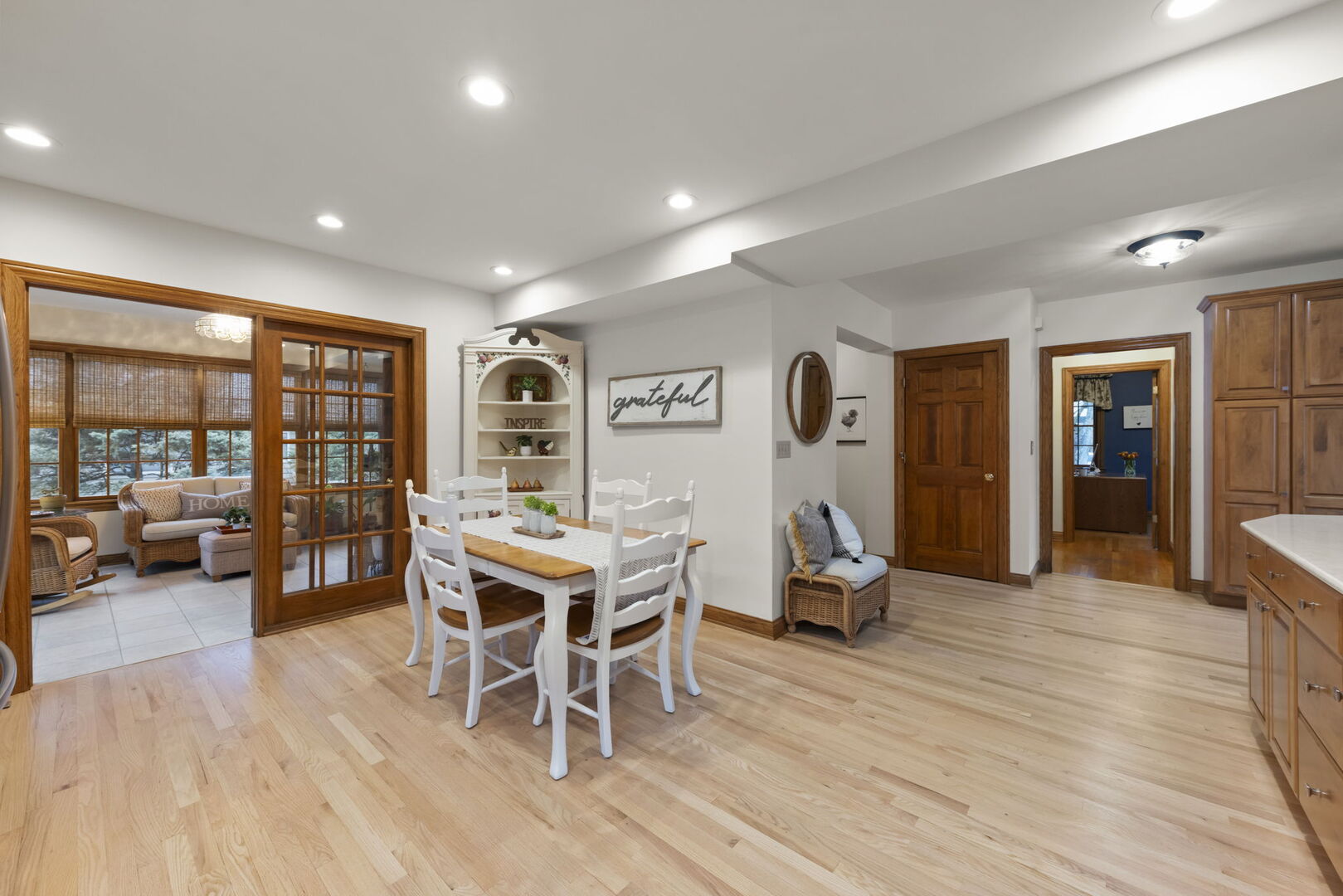 909 S Wheaton Avenue, Wheaton, IL 60189